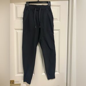 EUC Mens Lululemon ABC Jogger shorter length 28” XS